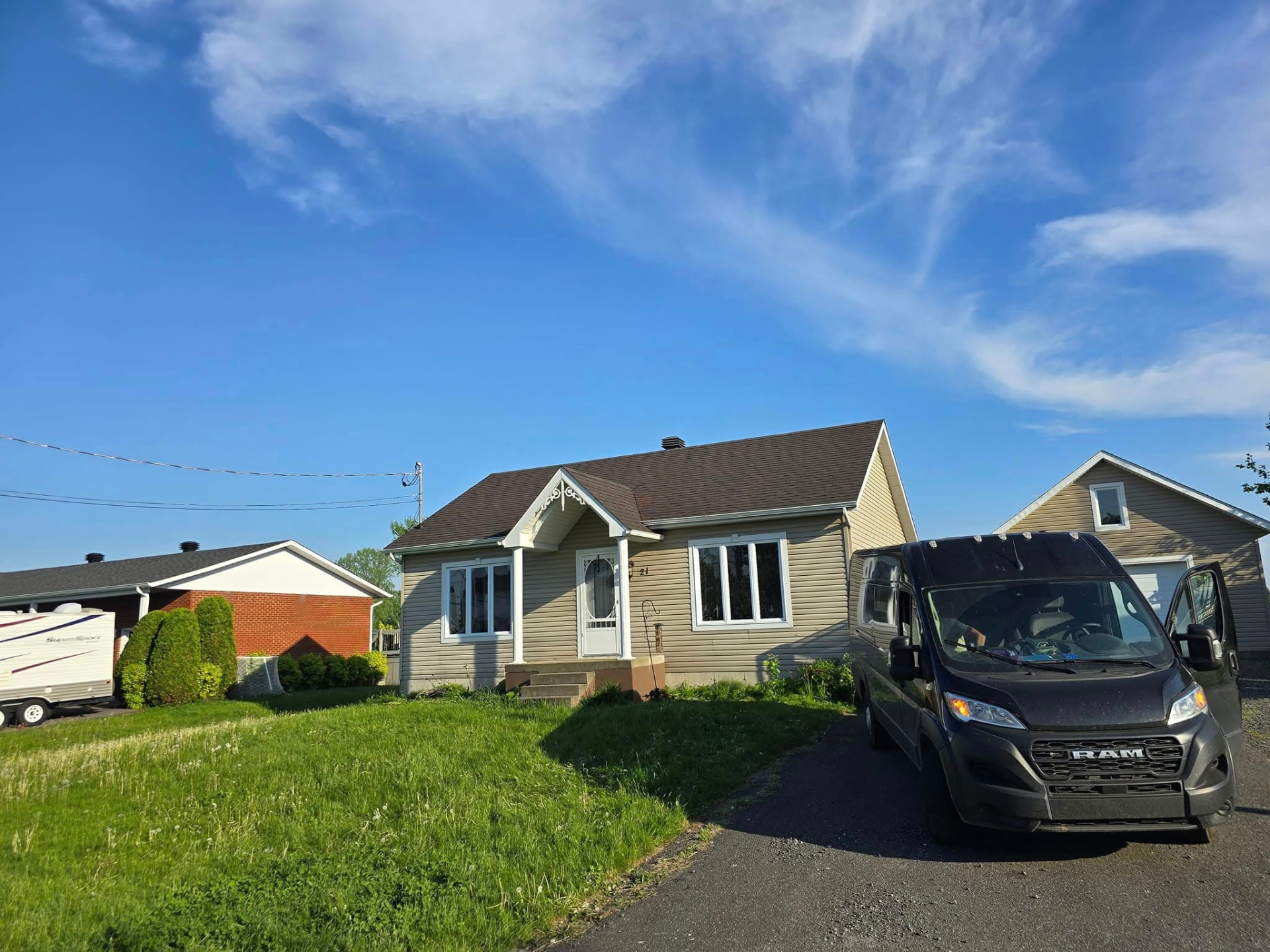 Maison avec toiture neuve terminée par Toiture AllStar